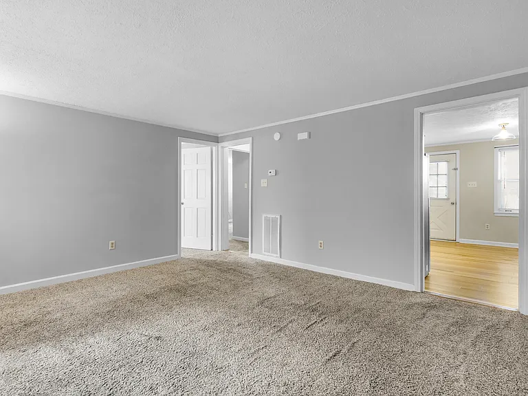 338 River Walk Dr — Photo 2