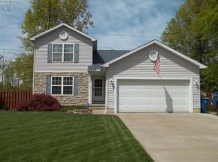 7048 Oak Tree Dr, Lorain, OH 44053