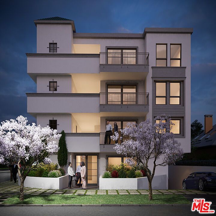2nd image of 6575 Fountain Ave