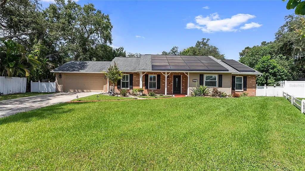 3 bed, 2.0 bath, 1945 sqft, $2,500 — Photo 2
