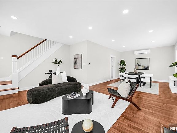 3rd image of 295 Malcolm Ave
