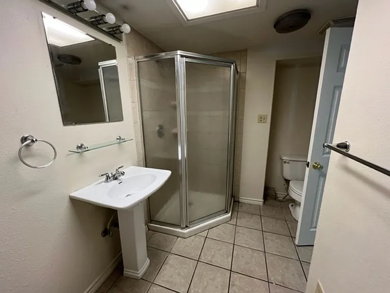 1634 Avenue D #B — Photo 8