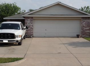 914 Savage Dr, Denton, TX 76207