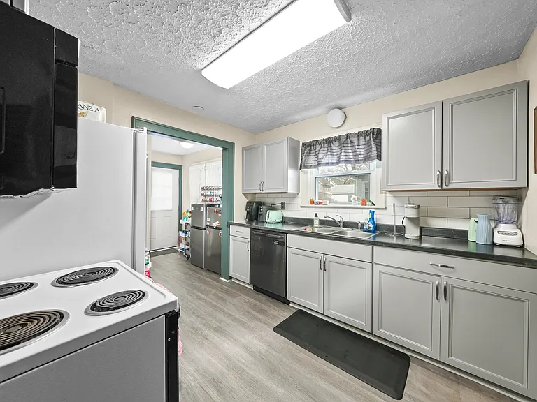 114 Linden Rd #1 — Photo 6