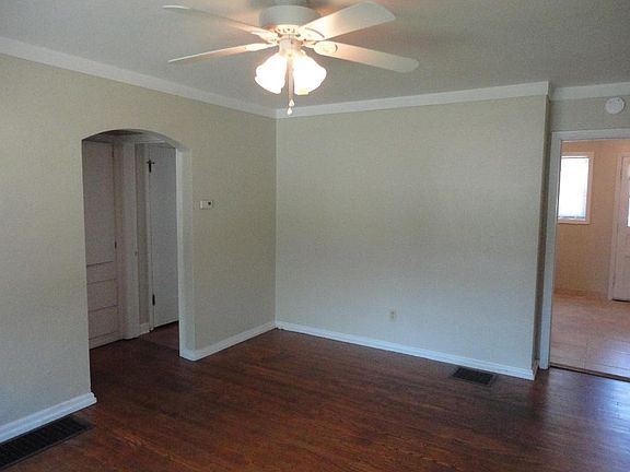 5th image of 1349 Eastview Ave APT A