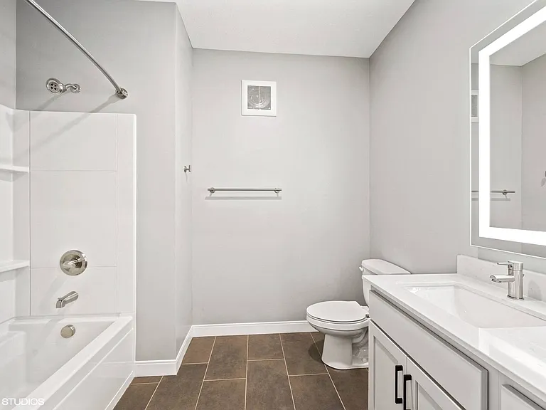 Lago Apartments — Photo 36