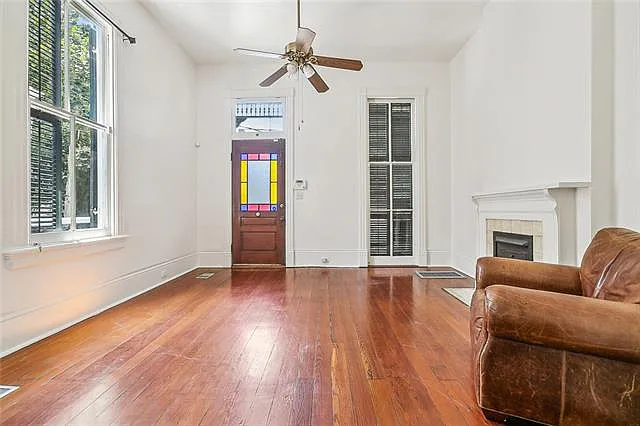 2 bed, 1.5 bath, 1200 sqft, $2,500 — Photo 2
