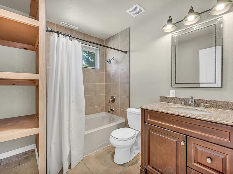 604 Pine St — Photo 44