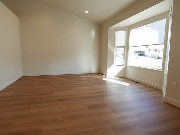 5th image of 505 E 550th St N