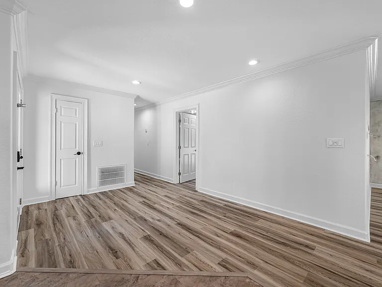 16324 Bonneville Dr — Photo 10