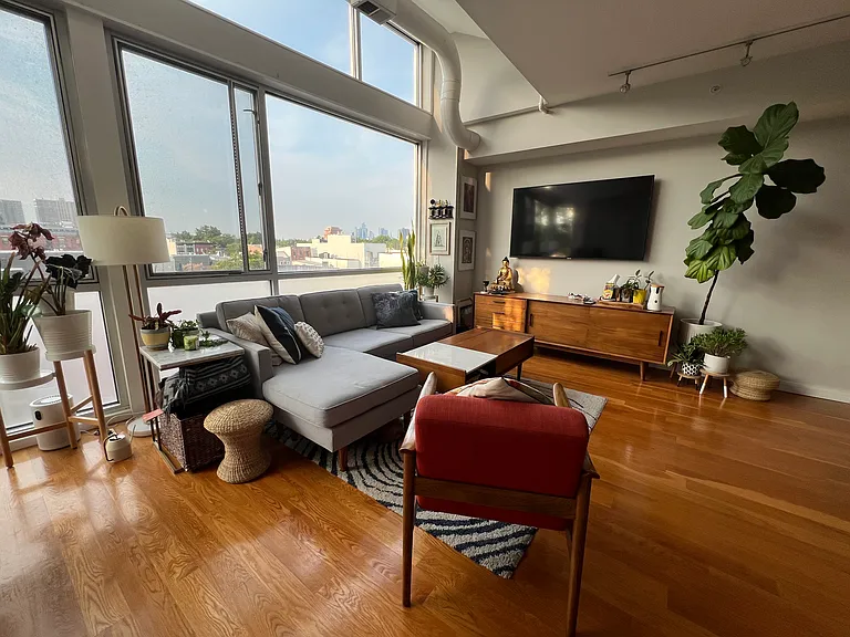 333 3rd St #Penthouse 2 — Photo 2