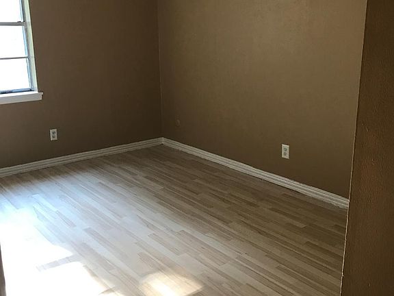 2nd image of 2417 Grand Ave