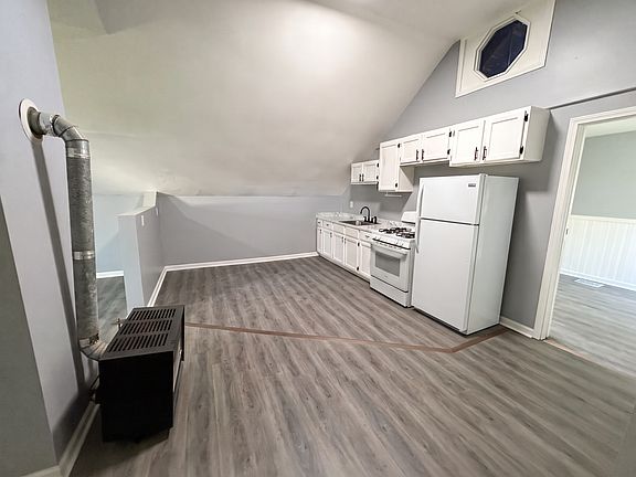 5th image of 1410 Ash St #2
