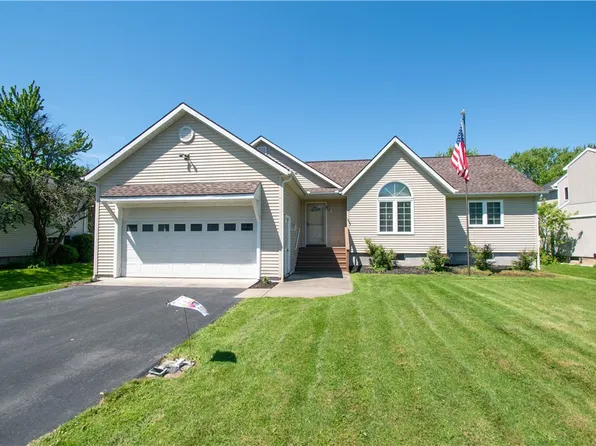 24 Van Renssalaer St, Seneca Falls, NY 13148