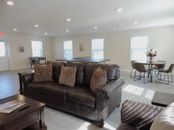 Welcome to the Reserve at Towpath Trail!