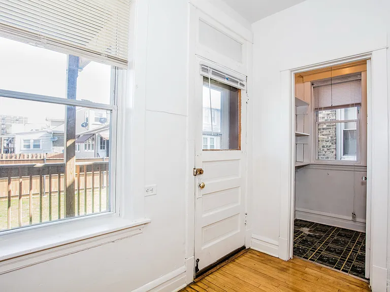 4636 W Barry Ave #1 — Photo 19