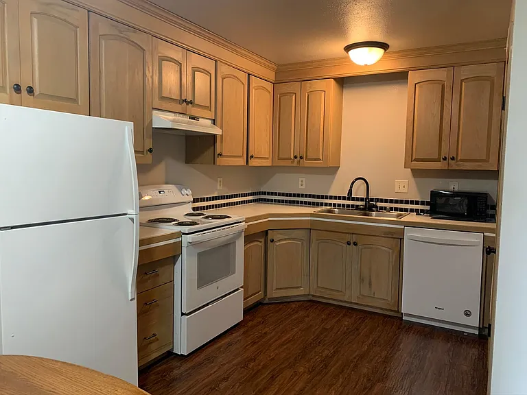 1604 Sand Ct #8 — Photo 5