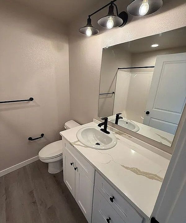 1st image of 2915 Waverly Dr SE APT 105