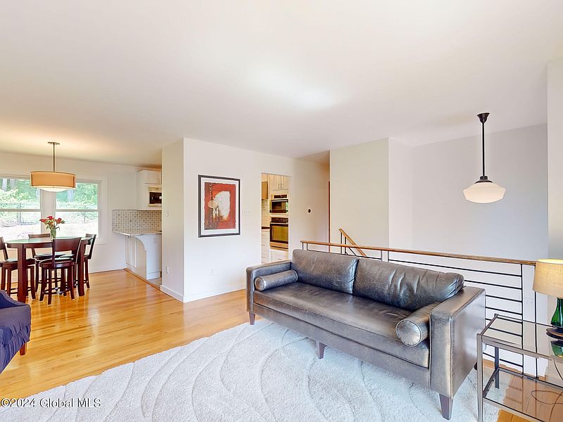 4th image of 19 Eberle Road