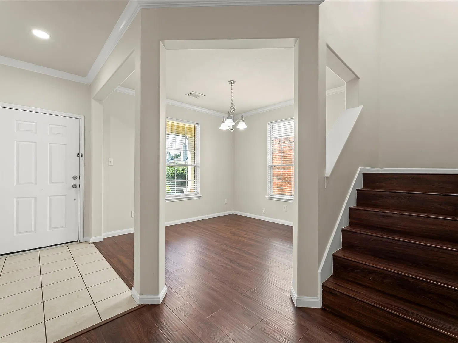 3 bed, 2.5 bath, 2050 sqft, $2,100 — Photo 3