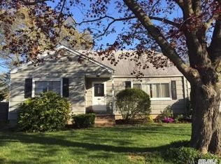 1376 Union Blvd, Bay Shore, NY 11706