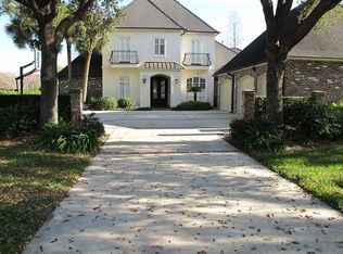 517 Grand Lakes Dr, Baton Rouge, LA 70810