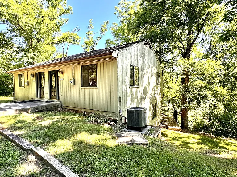 2472 Red Hill Rd — Photo 2