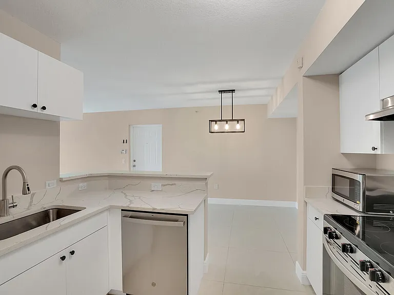 611 Villa Cir — Photo 16