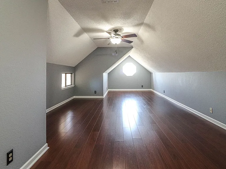 11323 S Ash St — Photo 3