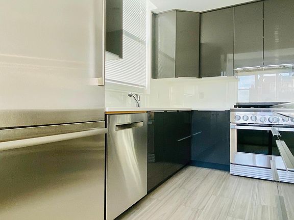 2nd image of 50 Oceana Dr W #9
