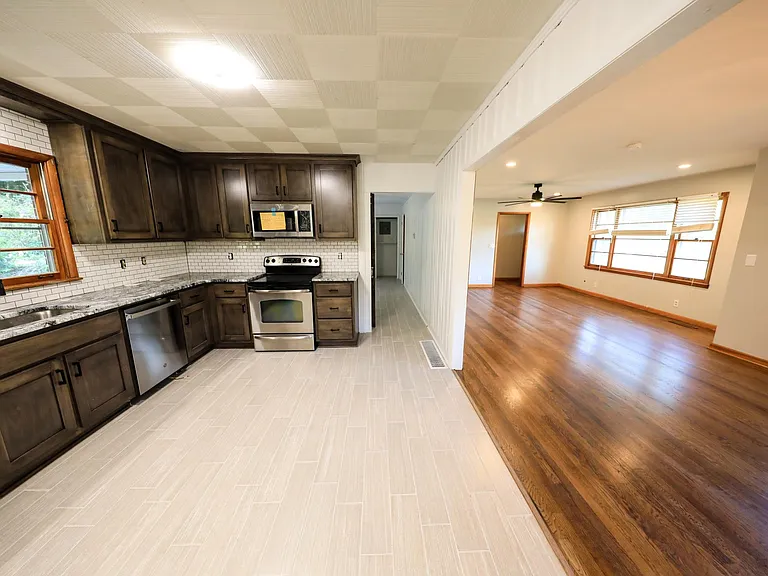 684 Valley Rd — Photo 25