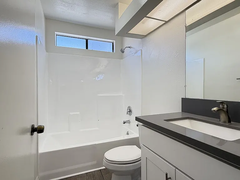326 S Manhattan Pl #107 — Photo 9