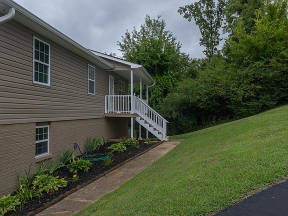 5th image of 4000 Shady Oak Dr
