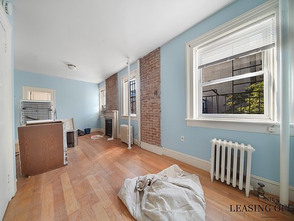 4th image of 327 W 18th St APT 5