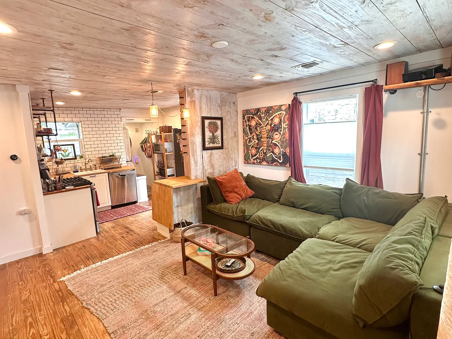 2 bed, 672 sqft, $2,100 — Photo 2