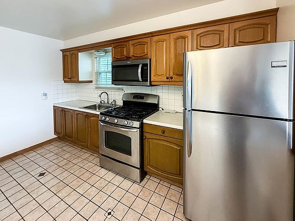4th image of 14 Suburbia Ct Floor 1