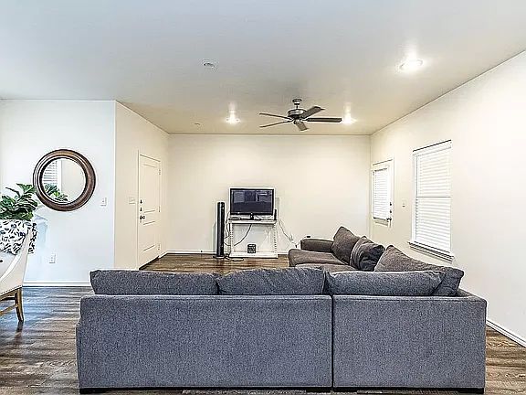 4th image of 6901 20th St