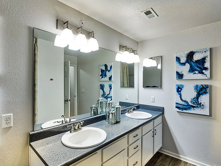 Eastland Trails Apartments — Photo 19