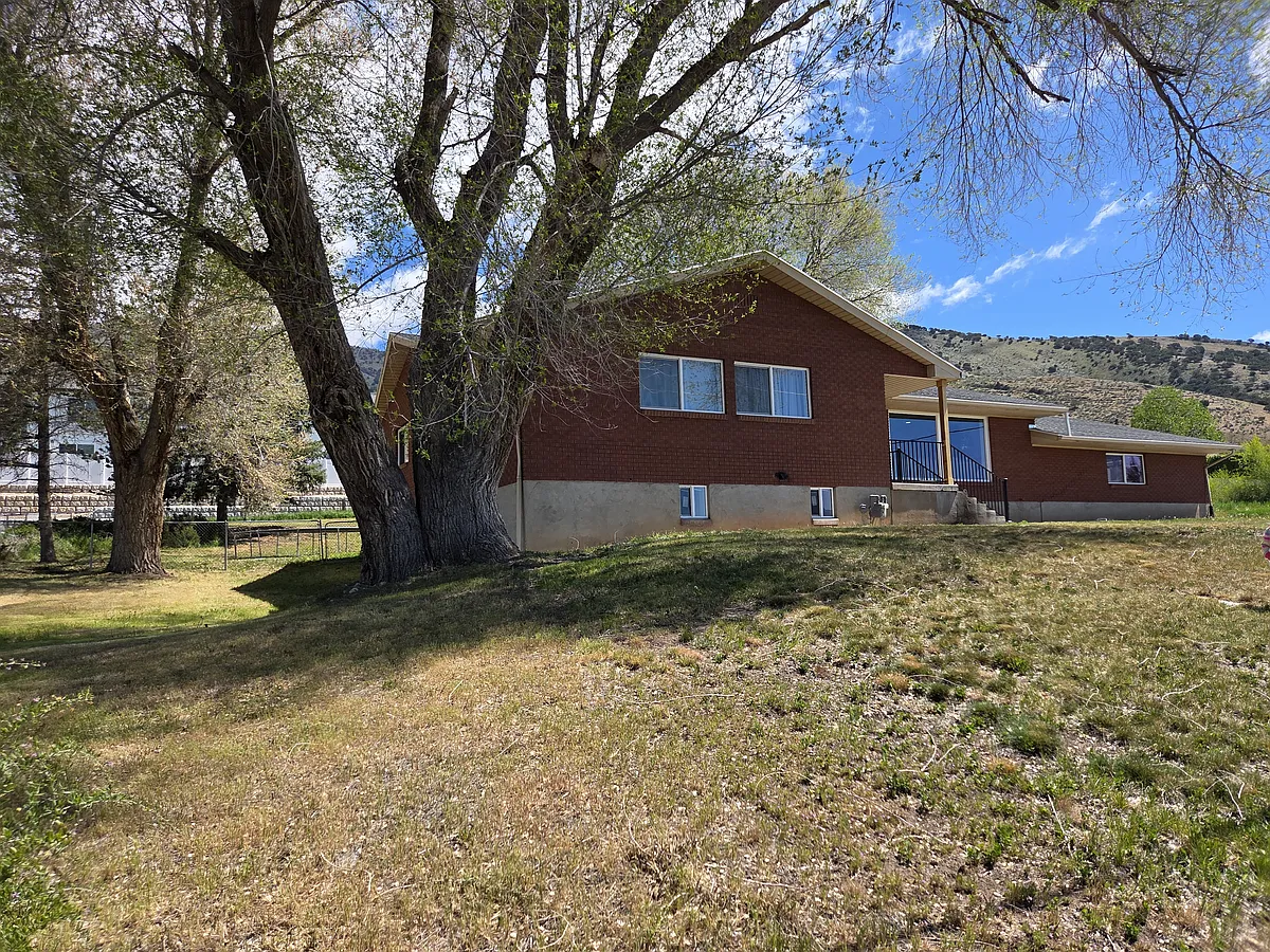 Building Photo - 586 N 700 E
