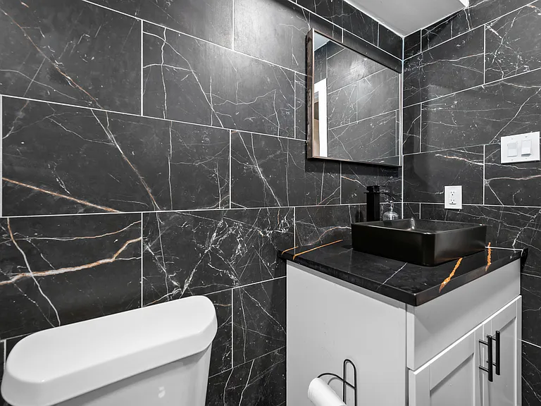 704 Oxford St #1 — Photo 14