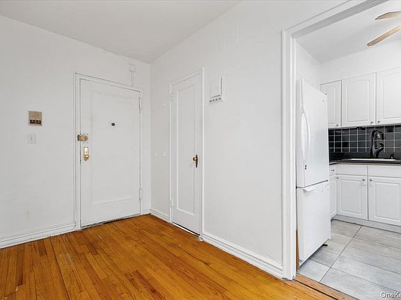 4th image of 190 Garth Road #3R