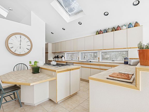 5th image of 7 Chatfields Ridge Rd