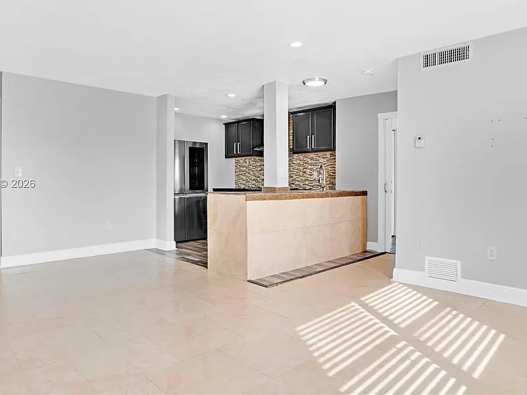 7925 Carlyle Ave #403 — Photo 11