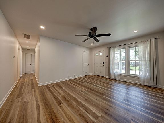 4th image of 2621 Meadow Lark Ln