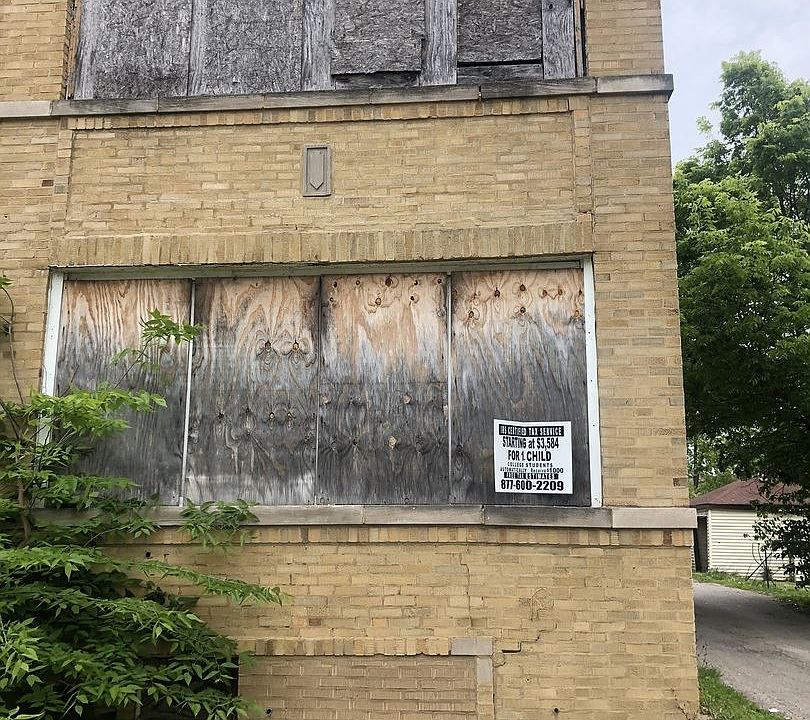 2nd image of 5249 S Peoria St