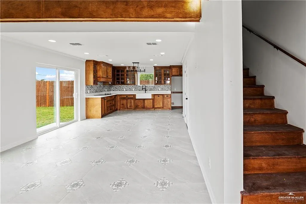 2 bed, 2.5 bath, 1058 sqft, $1,500 — Photo 2