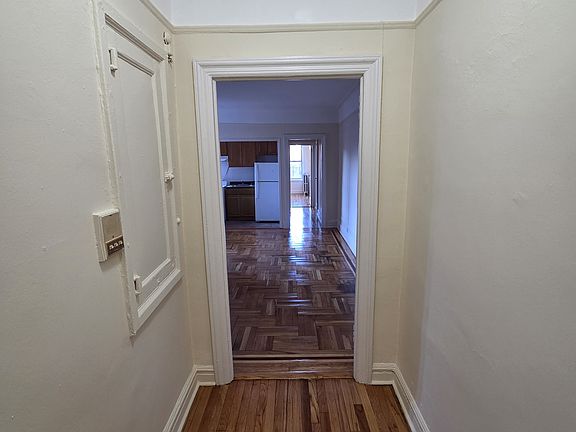 3rd image of 260 Seaman Ave APT D4