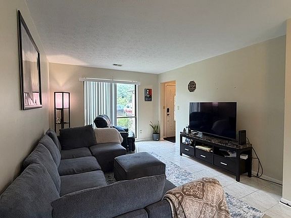 5th image of 204 Willowcrest Dr