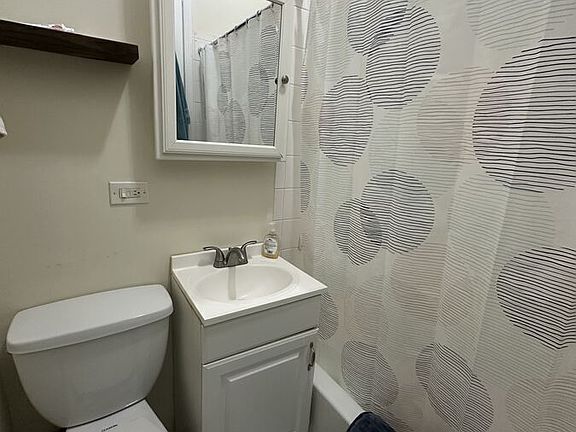 4th image of 1910 N Sheffield Ave Unit 1F