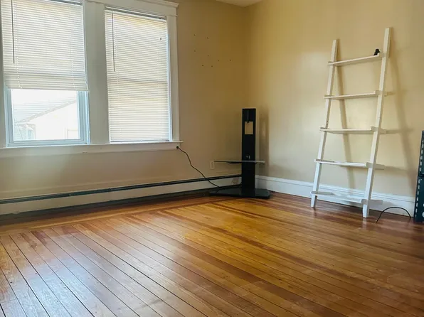 118 Jeffers St APT 2, Woonsocket, RI 02895